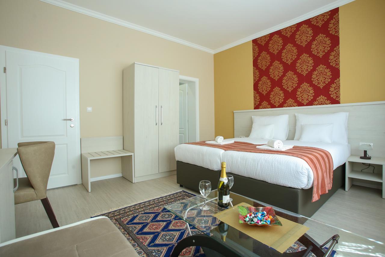 מוסטר Villa Prestige מראה חיצוני תמונה