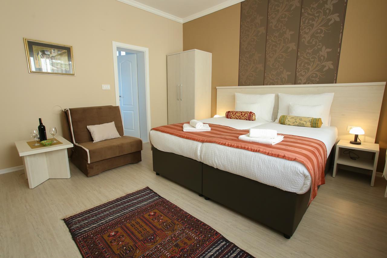 מוסטר Villa Prestige מראה חיצוני תמונה