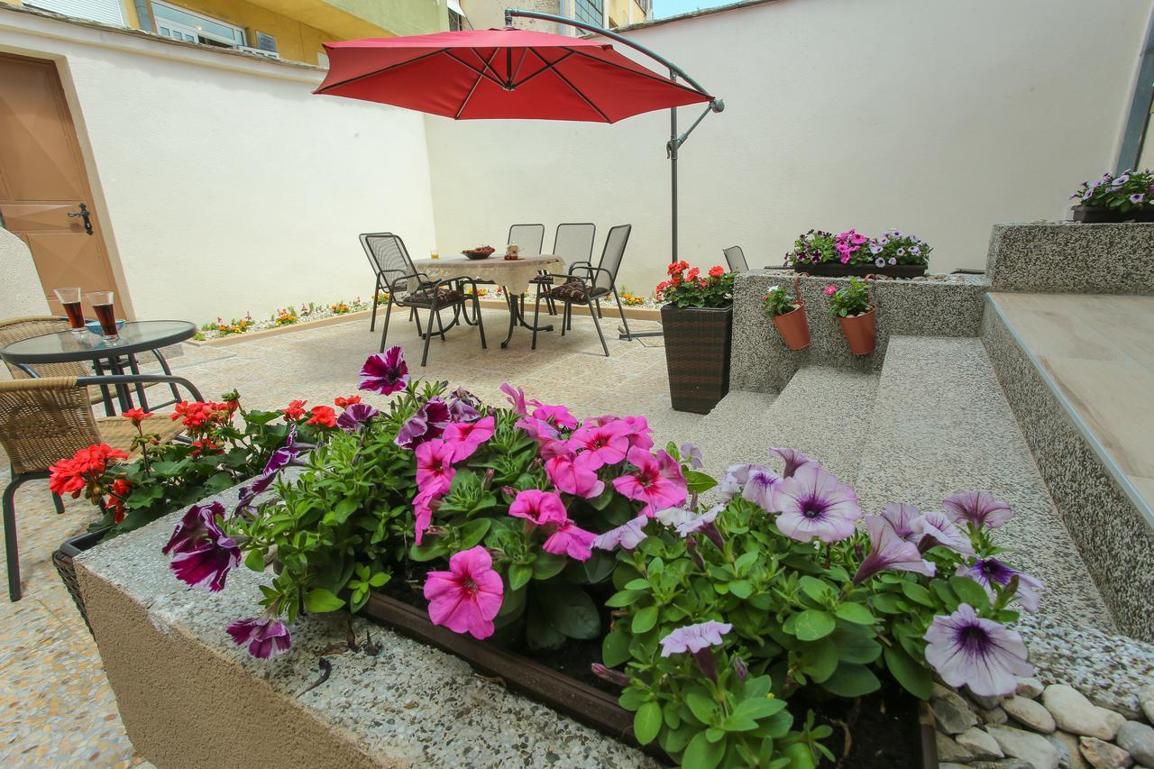מוסטר Villa Prestige מראה חיצוני תמונה