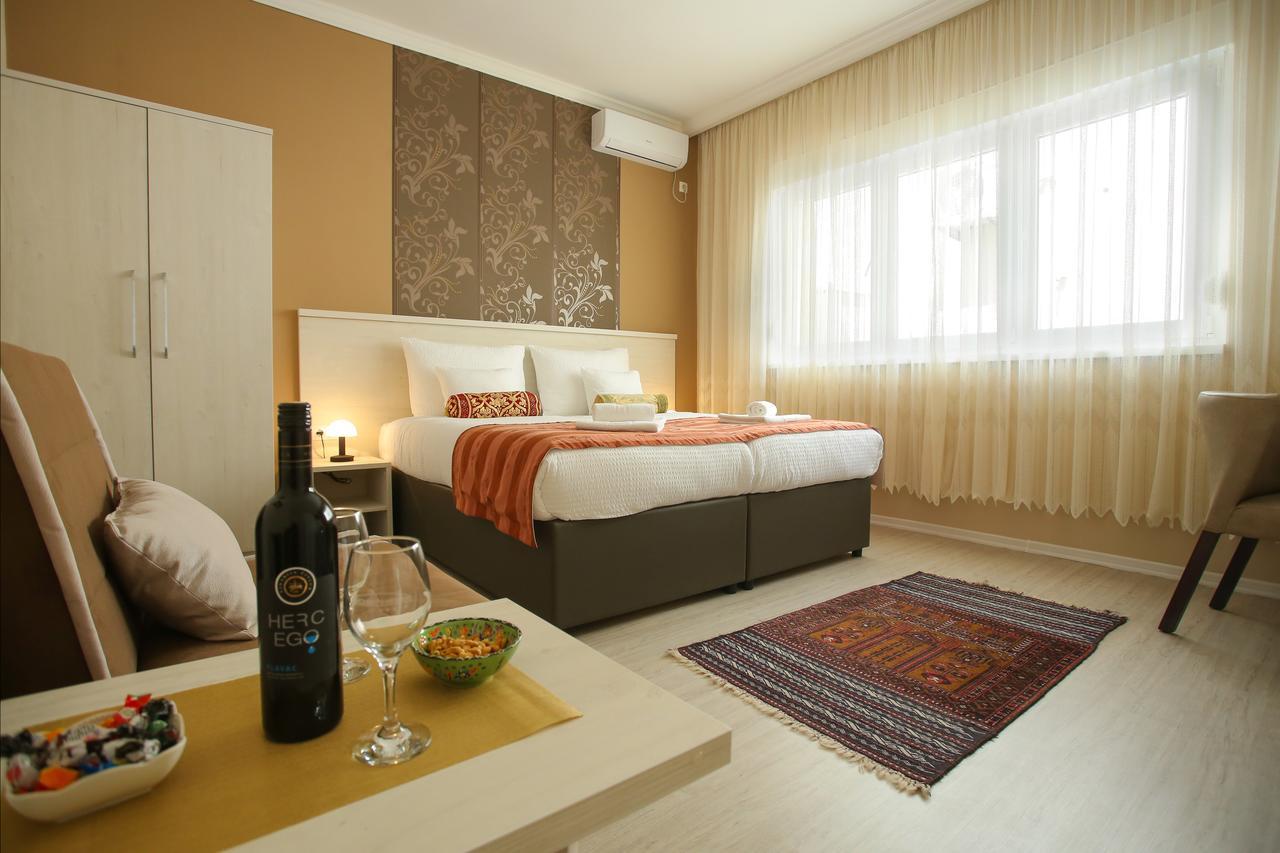 מוסטר Villa Prestige מראה חיצוני תמונה