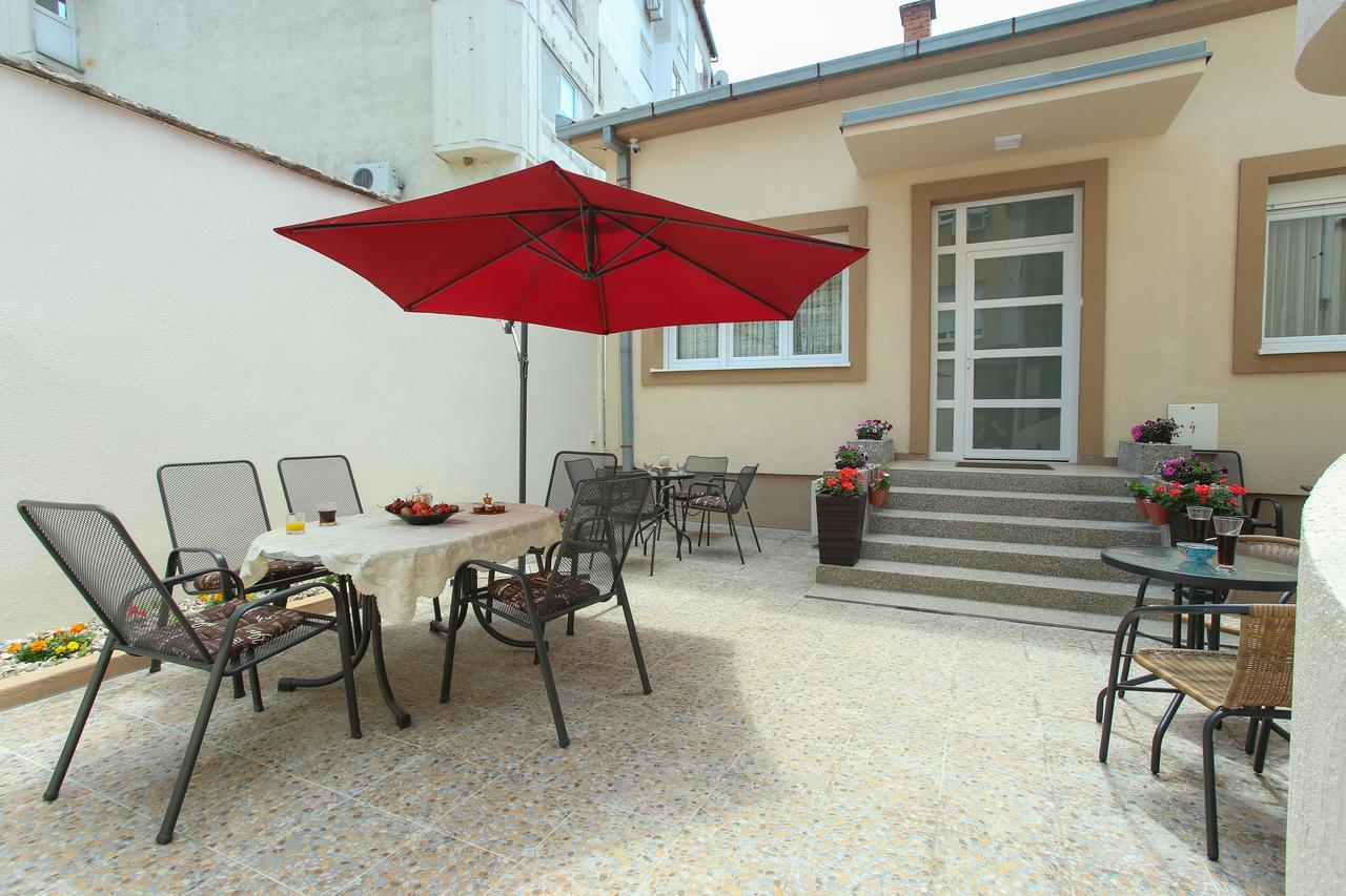 מוסטר Villa Prestige מראה חיצוני תמונה
